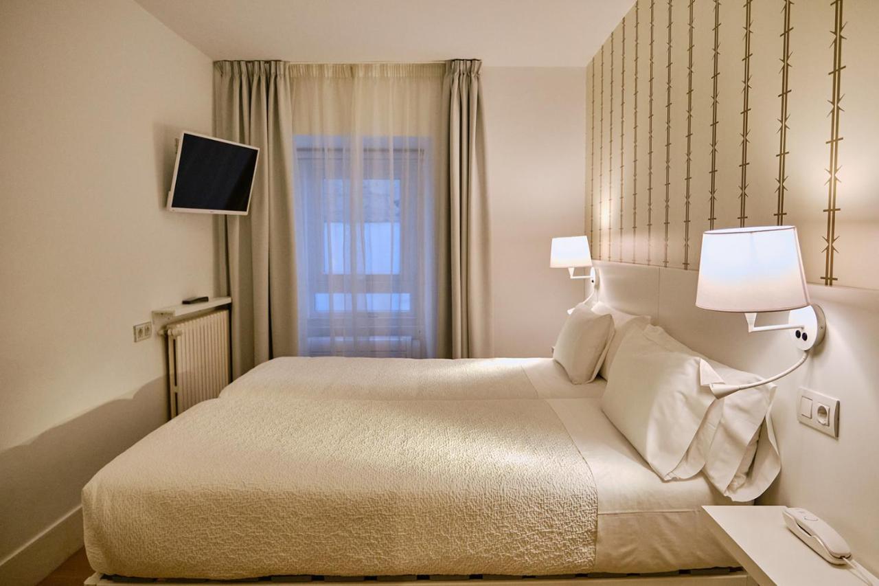 Hostal Suso Santiago de Compostela Bagian luar foto